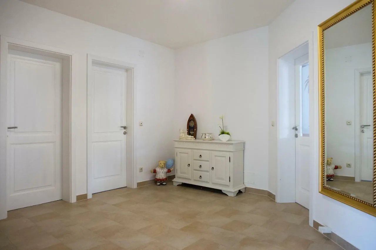 Villa Mira Kastela 0*,