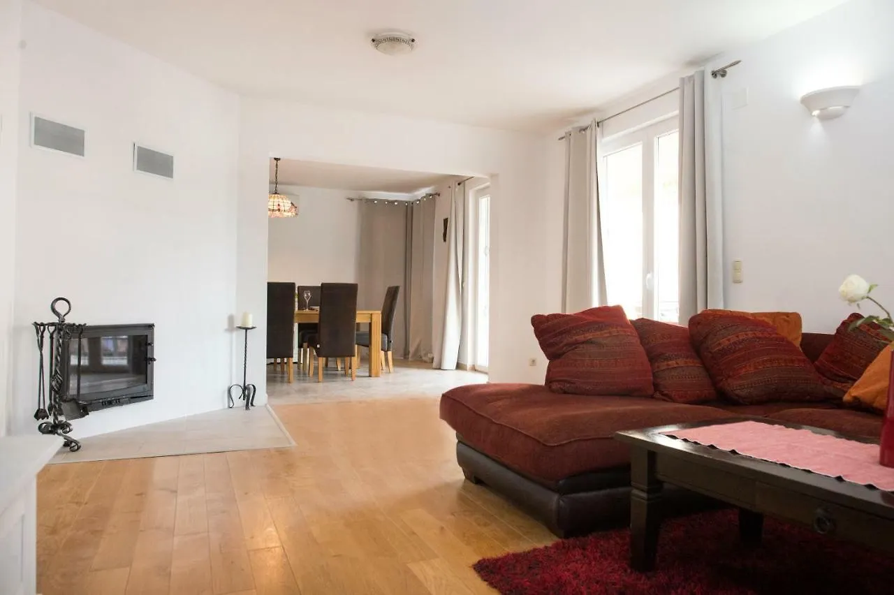 Villa Mira Kastela 0*,